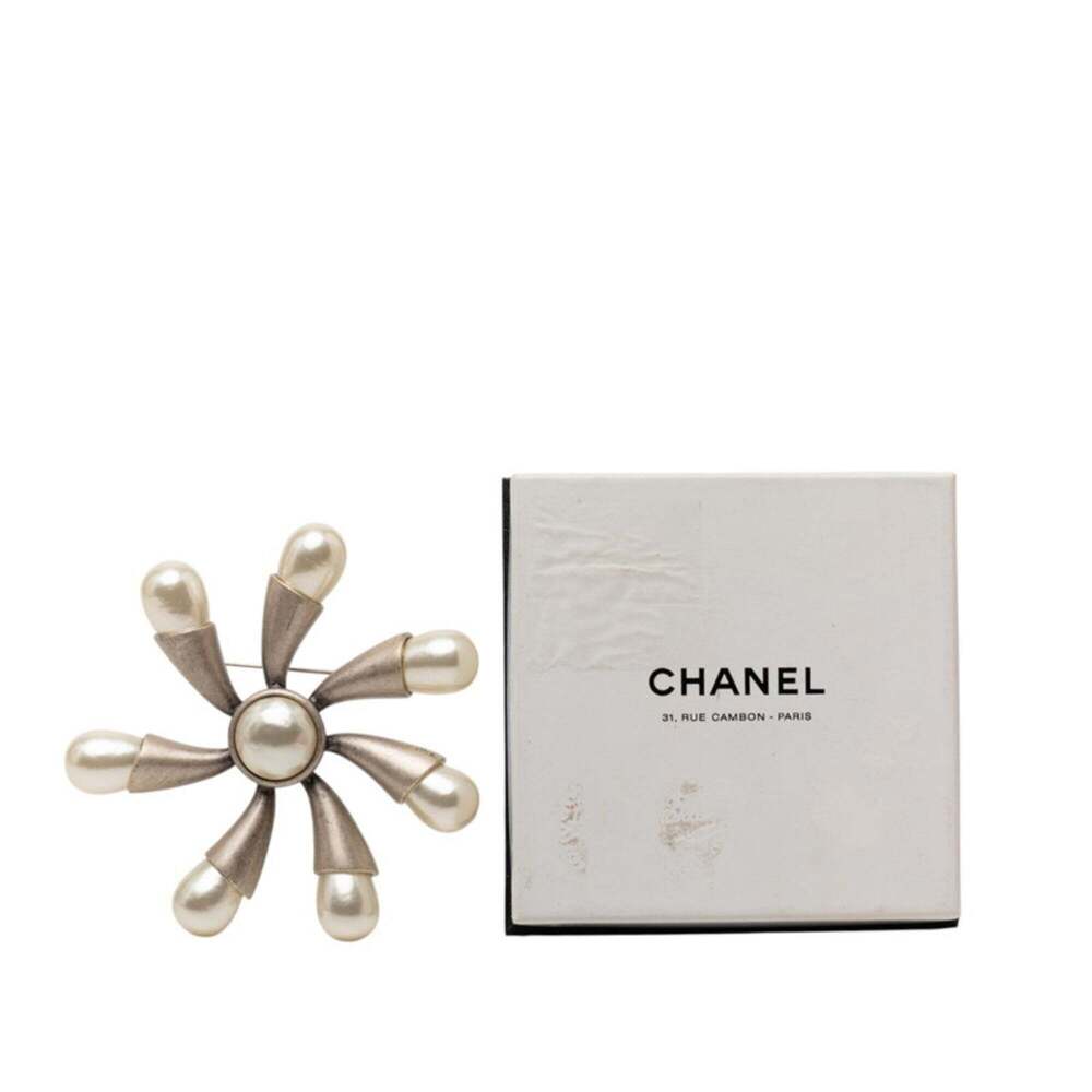 CHANEL Authentic Silver Pearl Brooch - Picture 4 of 4
